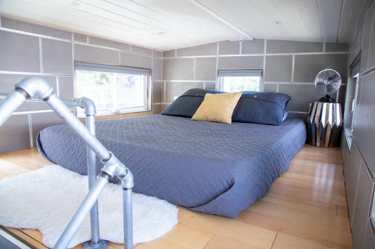 Orlando Lakefront Tiny Homes 6 Plus Month Rentals Holiday home *