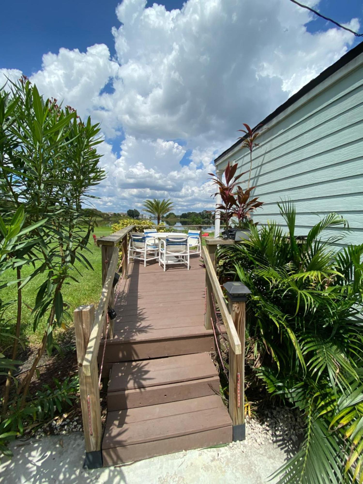 Lakefront Tiny Holiday home Orlando